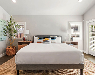 222 N St Andrews Place - Photo Thumbnail 37