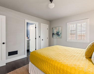 222 N St Andrews Place - Photo Thumbnail 30