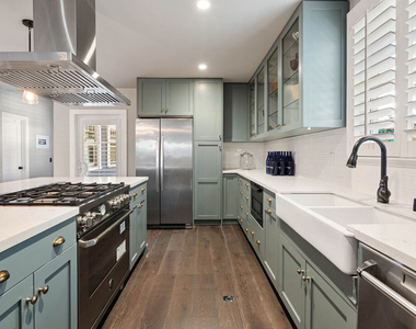 222 N St Andrews Place - Photo Thumbnail 15