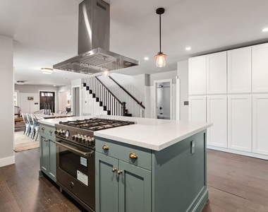 222 N St Andrews Place - Photo Thumbnail 17