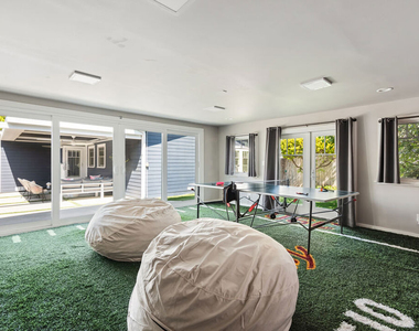 222 N St Andrews Place - Photo Thumbnail 59