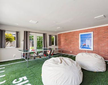 222 N St Andrews Place - Photo Thumbnail 57