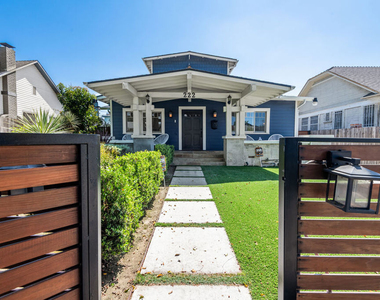 222 N St Andrews Place - Photo Thumbnail 1