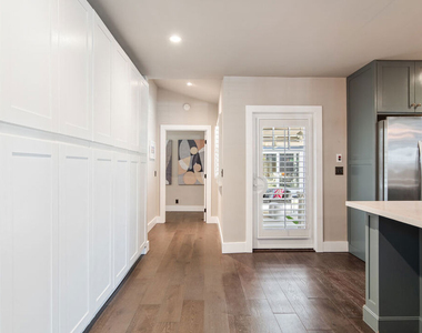 222 N St Andrews Place - Photo Thumbnail 18