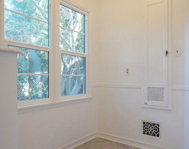 4164 1/2 Stansbury Avenue - Photo Thumbnail 14
