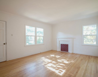 4164 1/2 Stansbury Avenue - Photo Thumbnail 6