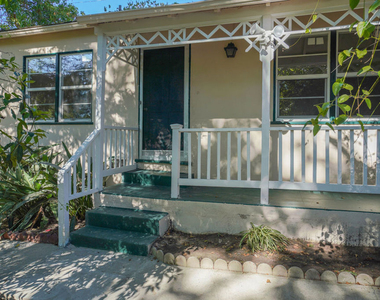 4164 1/2 Stansbury Avenue - Photo Thumbnail 2