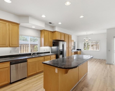 634 W Vermont - Photo Thumbnail 7