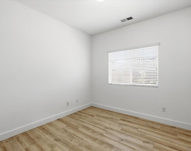 634 W Vermont - Photo Thumbnail 24