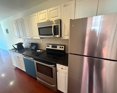 20 Magaw Place - Photo Thumbnail 2