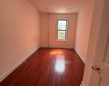 20 Magaw Place - Photo Thumbnail 4