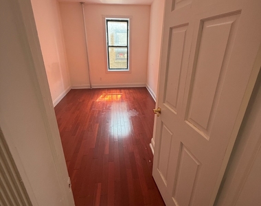 20 Magaw Place - Photo Thumbnail 7