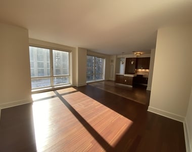 60 Riverside Boulevard - Photo Thumbnail 3