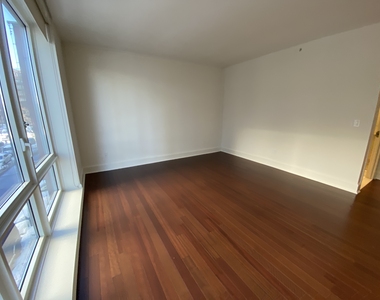 60 Riverside Boulevard - Photo Thumbnail 10
