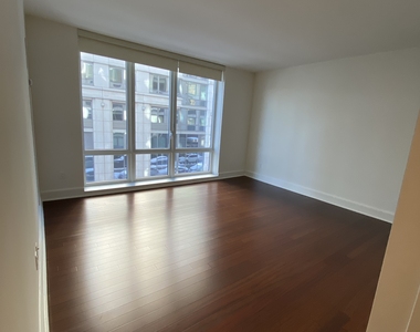 60 Riverside Boulevard - Photo Thumbnail 15
