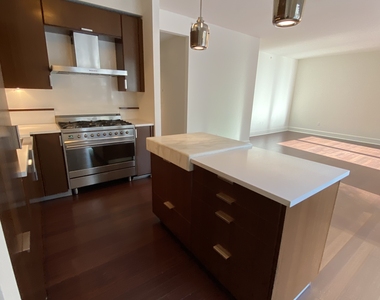 60 Riverside Boulevard - Photo Thumbnail 1