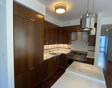 60 Riverside Boulevard - Photo Thumbnail 2