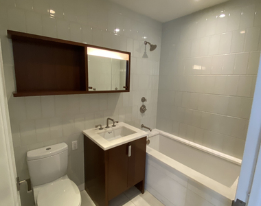60 Riverside Boulevard - Photo Thumbnail 8