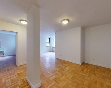East 79th Street - Photo Thumbnail 3