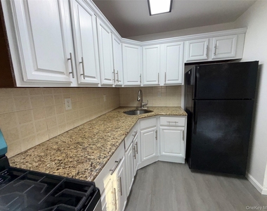 189-26 113th Road - Photo Thumbnail 8
