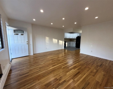 189-26 113th Road - Photo Thumbnail 4