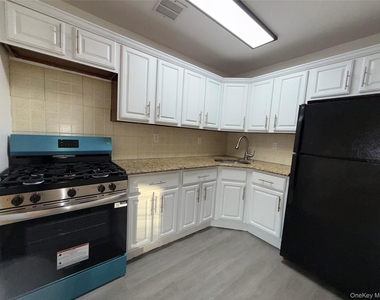 189-26 113th Road - Photo Thumbnail 6
