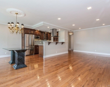 111 Cherry Valley Avenue - Photo Thumbnail 4
