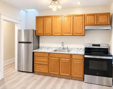 16001 Hillside Avenue - Photo Thumbnail 5