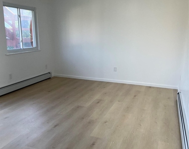846 Conklin Street - Photo Thumbnail 8