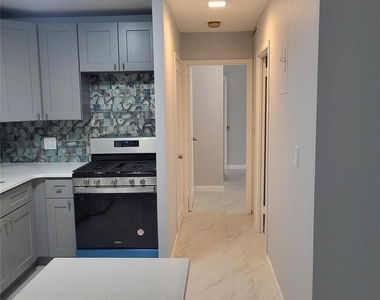 138-35 Elder Avenue - Photo Thumbnail 1