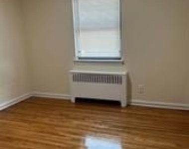 256-04 Hillside Avenue - Photo Thumbnail 2