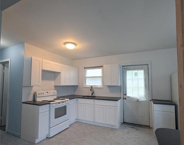 544 Meade Avenue - Photo Thumbnail 3