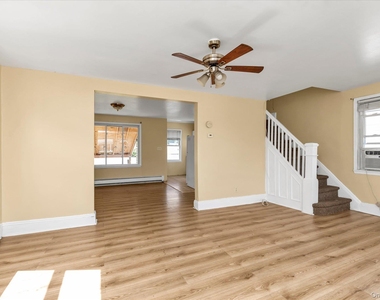 46 Derby Street - Photo Thumbnail 5