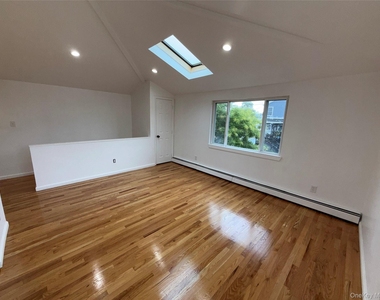 69-41 Burchell Avenue - Photo Thumbnail 3