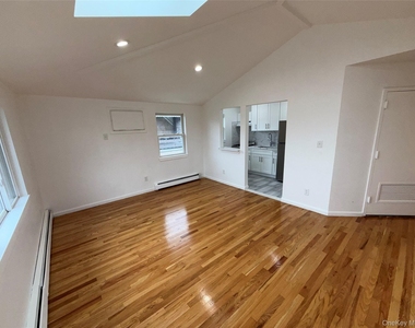 69-41 Burchell Avenue - Photo Thumbnail 5