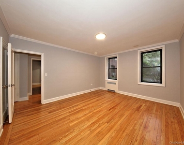 111a Larchmont Acres West - Photo Thumbnail 2