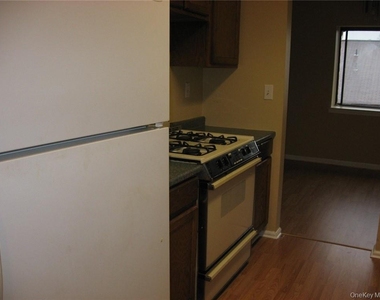 609 Kennedy Dr. - Photo Thumbnail 2