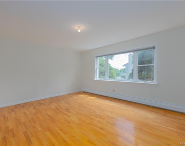 20 Madison Court - Photo Thumbnail 3