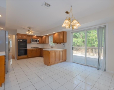 20 Madison Court - Photo Thumbnail 7