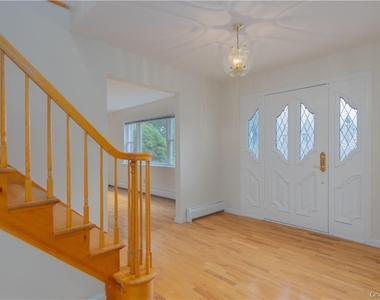20 Madison Court - Photo Thumbnail 2