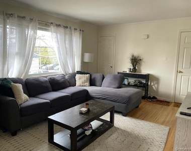 176 Nassau Boulevard - Photo Thumbnail 4