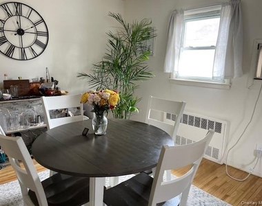 176 Nassau Boulevard - Photo Thumbnail 8