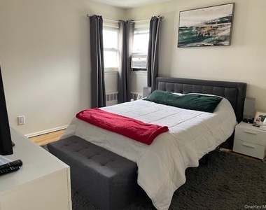 176 Nassau Boulevard - Photo Thumbnail 9