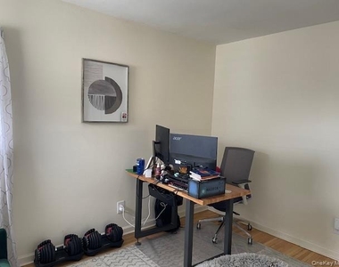 176 Nassau Boulevard - Photo Thumbnail 13