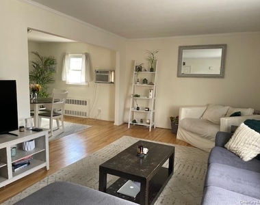 176 Nassau Boulevard - Photo Thumbnail 6