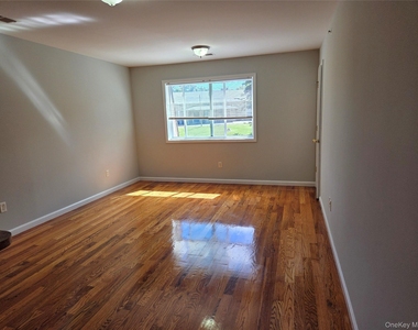 12 Pavilion Road - Photo Thumbnail 3