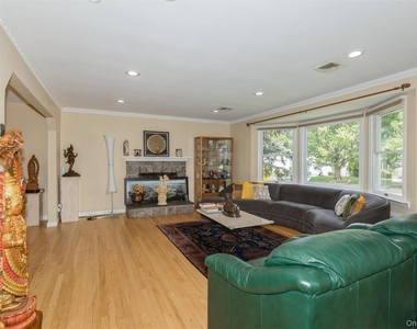 148 Lincoln Street - Photo Thumbnail 5