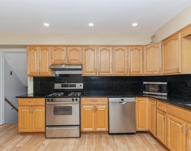 148 Lincoln Street - Photo Thumbnail 8