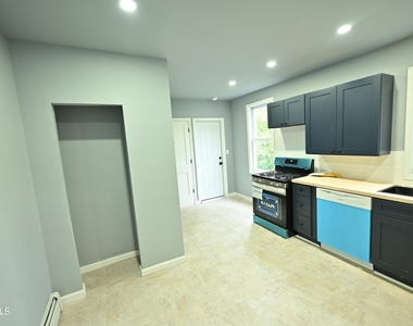 44 Alexander Street - Photo Thumbnail 2