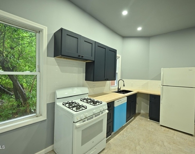 44 Alexander Street - Photo Thumbnail 3